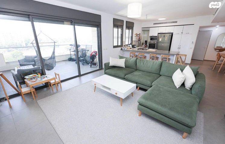 אפרים קציר 8