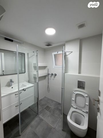 שדרות ירושלים 13