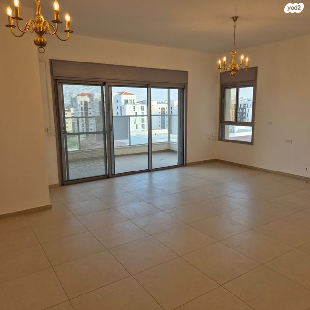 מודעת נכס, אהוד מנור, נווה זמר, רעננה