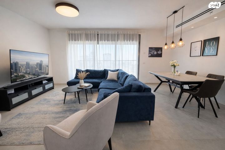 מודעת נכס, אבן גבירול, רחובות