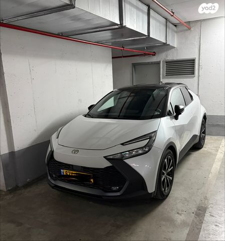 מודעת רכב טויוטה C-HR