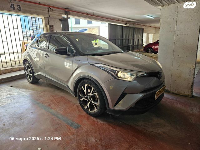מודעת רכב טויוטה C-HR