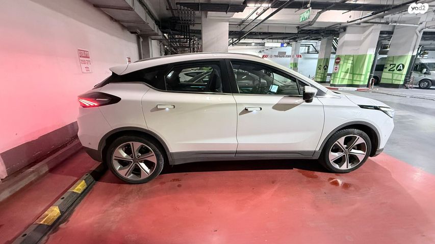 מודעת רכב ג׳ילי Geometry C