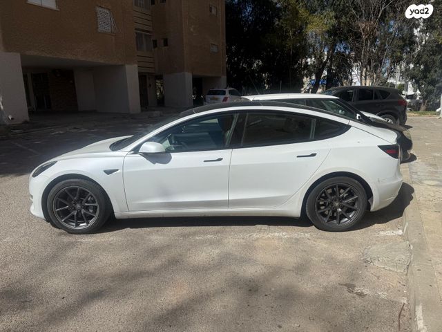 מודעת רכב טסלה מודל 3