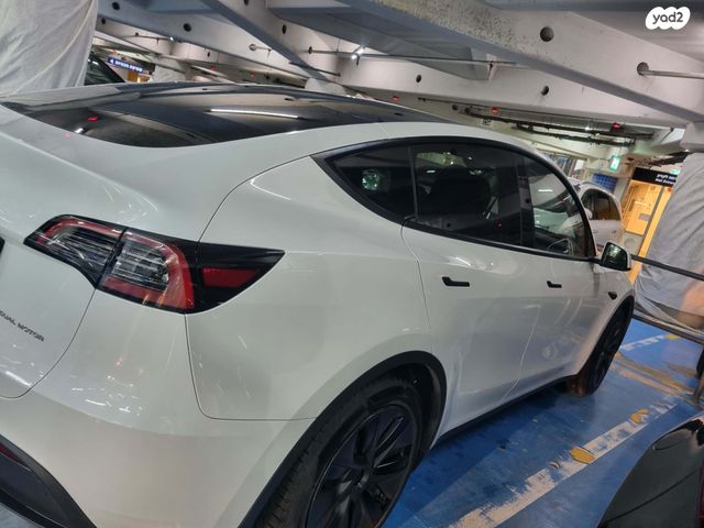 מודעת רכב טסלה מודל Y