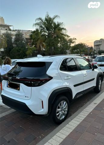 מודעת רכב טויוטה יאריס קרוס