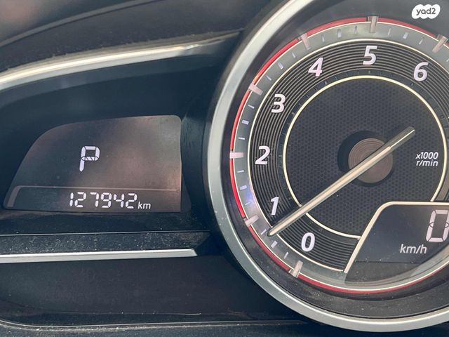 מודעת רכב מאזדה 3