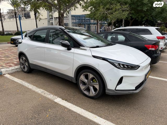 מודעת רכב ג׳ילי Geometry C