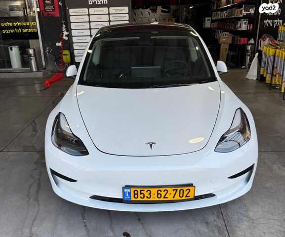 מודעת רכב טסלה מודל 3