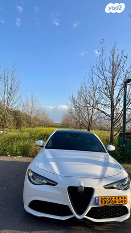מודעת רכב אלפא רומיאו ג'וליה