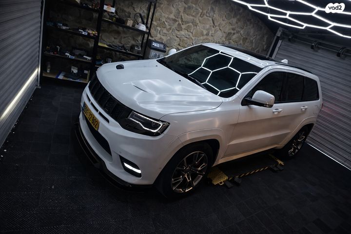 מודעת רכב ג'יפ גרנד צ'ירוקי