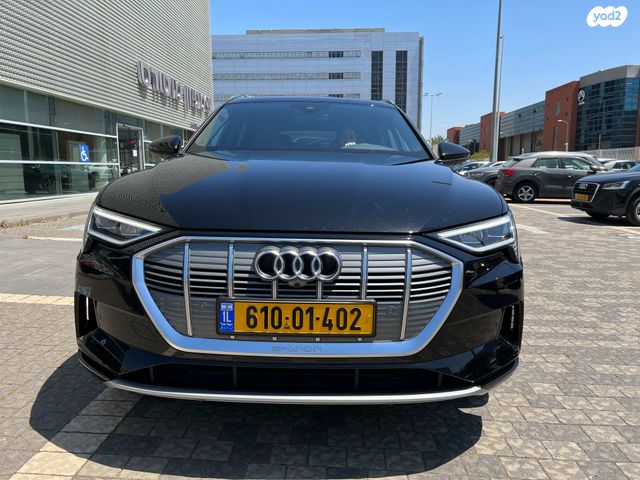 מודעת רכב אאודי E-tron