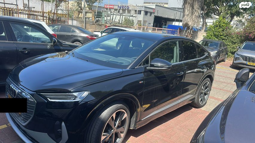 מודעת רכב אאודי Q4 e-tron