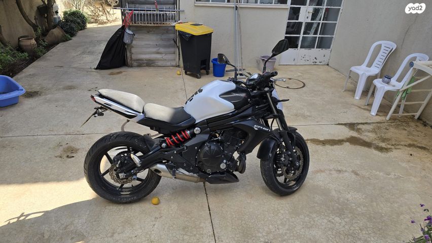 מודעת רכב קאוואסאקי ER-6N