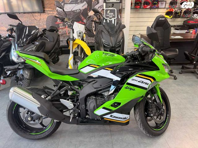מודעת רכב קאוואסאקי ZX4R