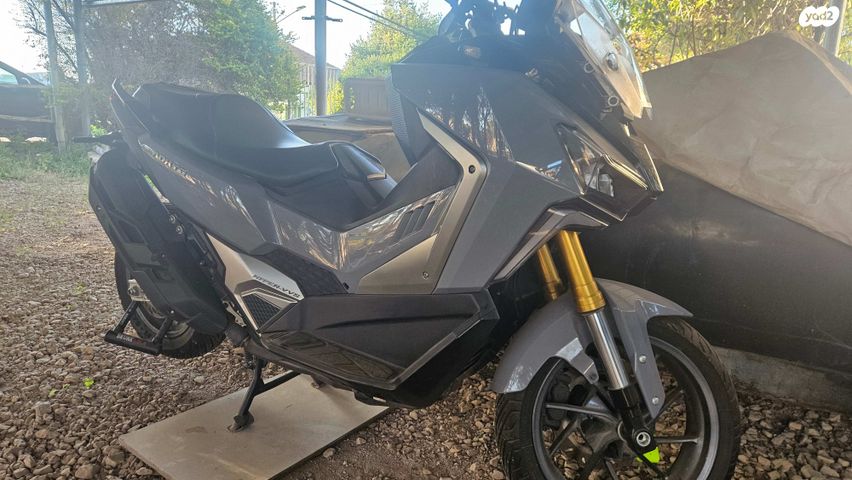 מודעת רכב סאן יאנג ADX400