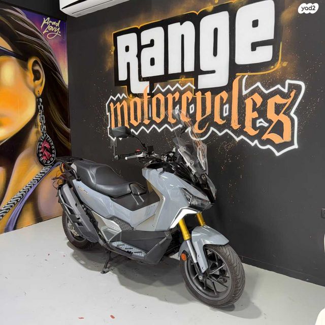 מודעת רכב סאן יאנג ADX400