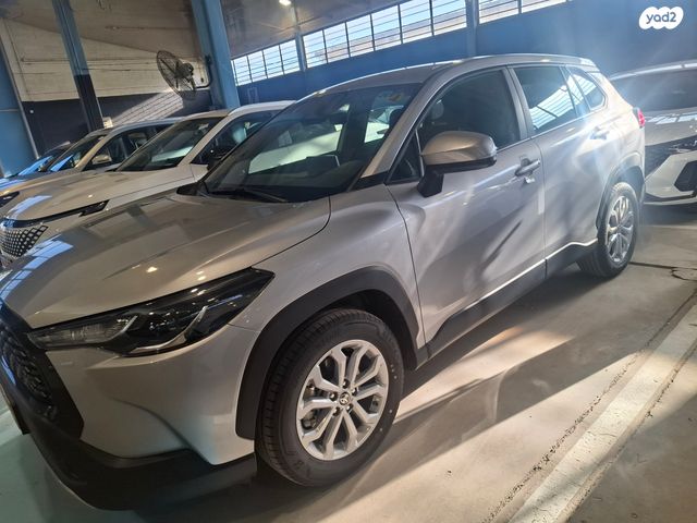 מודעת רכב טויוטה קורולה קרוס