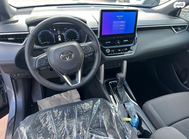 מודעת רכב טויוטה קורולה קרוס