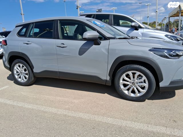 מודעת רכב טויוטה קורולה קרוס