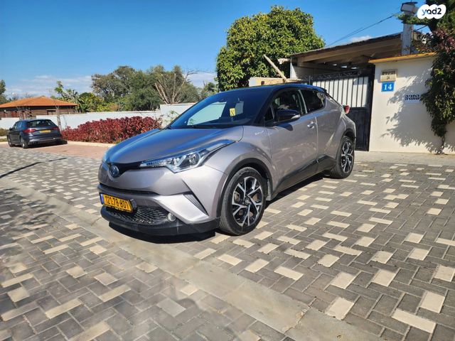 מודעת רכב טויוטה C-HR