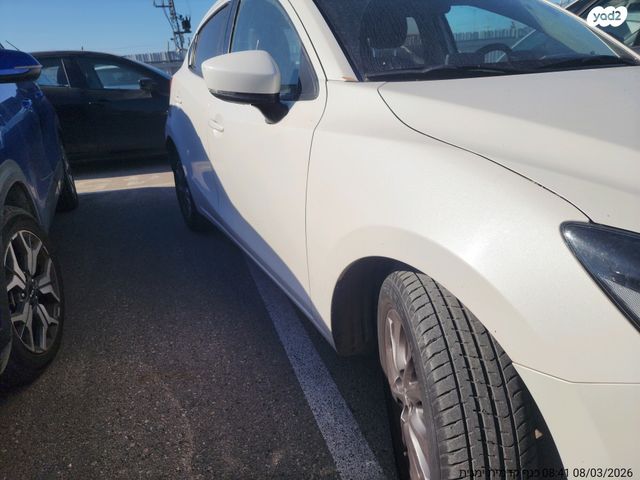 מודעת רכב מאזדה 2