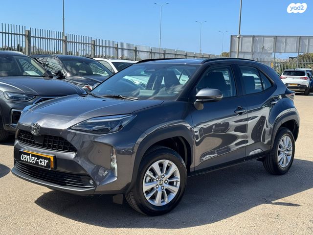 מודעת רכב טויוטה יאריס קרוס