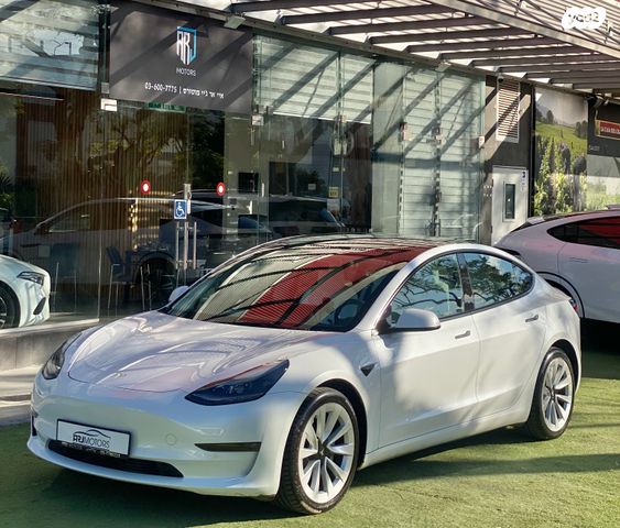 מודעת רכב טסלה מודל 3