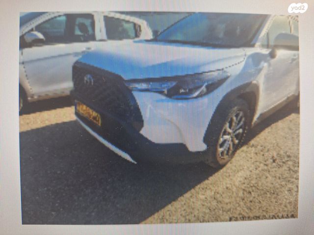 מודעת רכב טויוטה קורולה קרוס