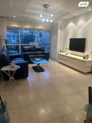 דרך זאב ז'בוטינסקי 42