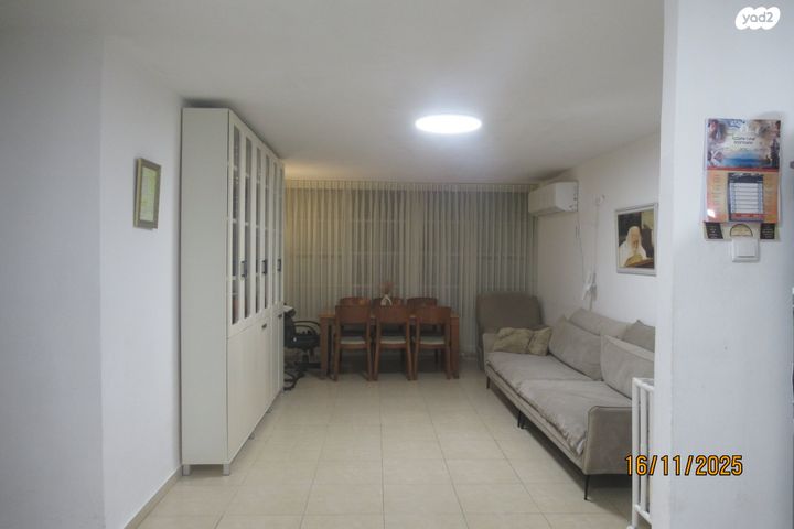 שדרות הרצל 7