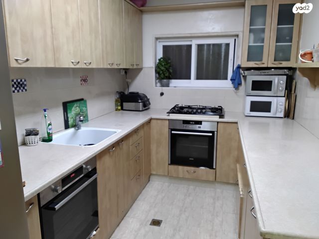 לאה גולדברג 10