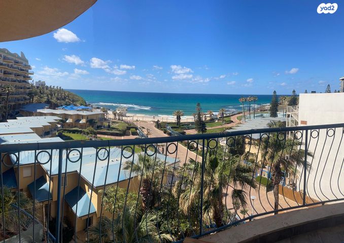 שדרות מנחם בגין 10