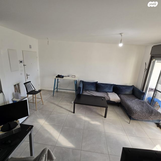 אפרים צור 14