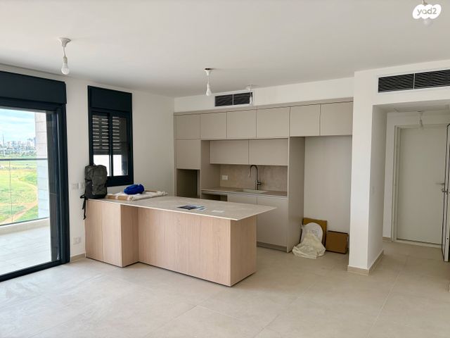 לאה גולדברג 8