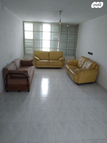 לאה גולדברג 6