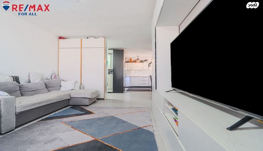 שדרות מונטיפיורי 7