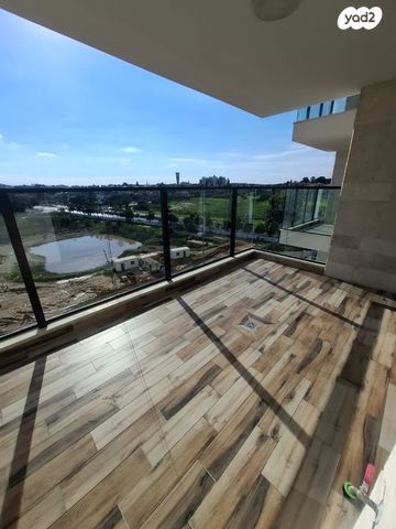 לאה גולדברג 14