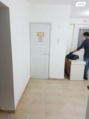 יעקב מדהלה 30