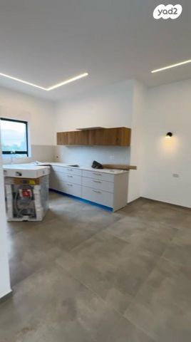 קיבוץ גלויות 8