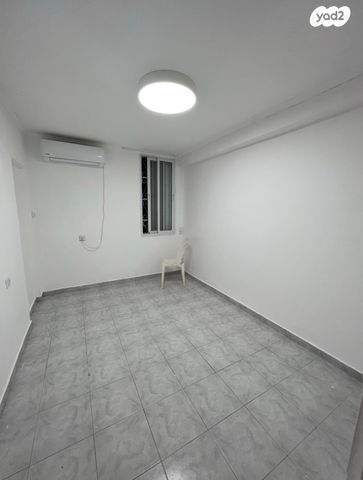 אפרים צור 44