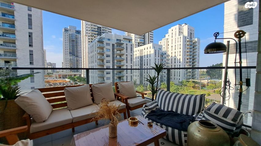 מודעת נכס, נרקיסים, ראשון לציון