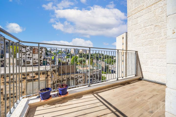 דירה למכירה בירושלים (תיווך) — 3