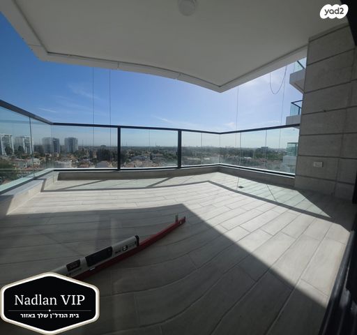 מודעת נכס, קפלן, אזור