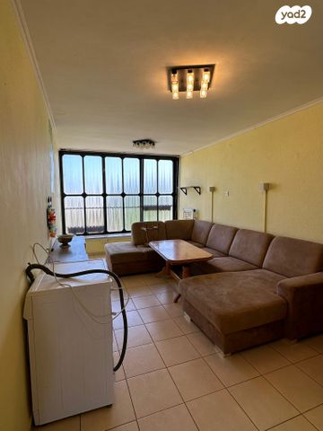 מודעת נכס, עליזה יאנסן, קנדי, אור עקיבא