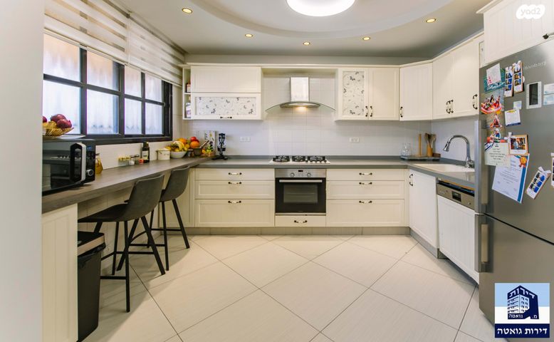 מודעת נכס, זכריה הלל, פתח תקווה