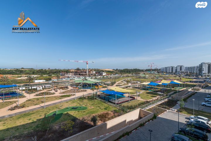 מודעת נכס, נעמי שמר, נאות שמיר, יבנה