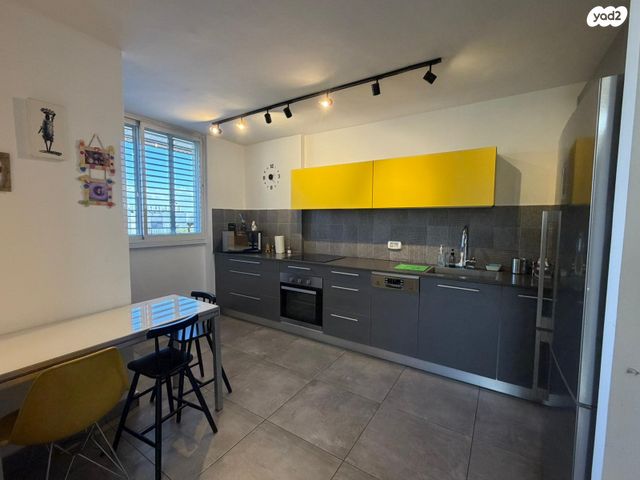 מעפילי אגוז 75