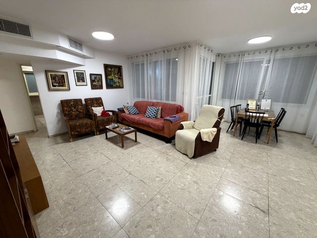 מודעת נכס, 2004, רעננה