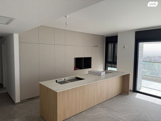 מודעת נכס, יונה וולך 7, גרין פארק החדשה, הוד השרון